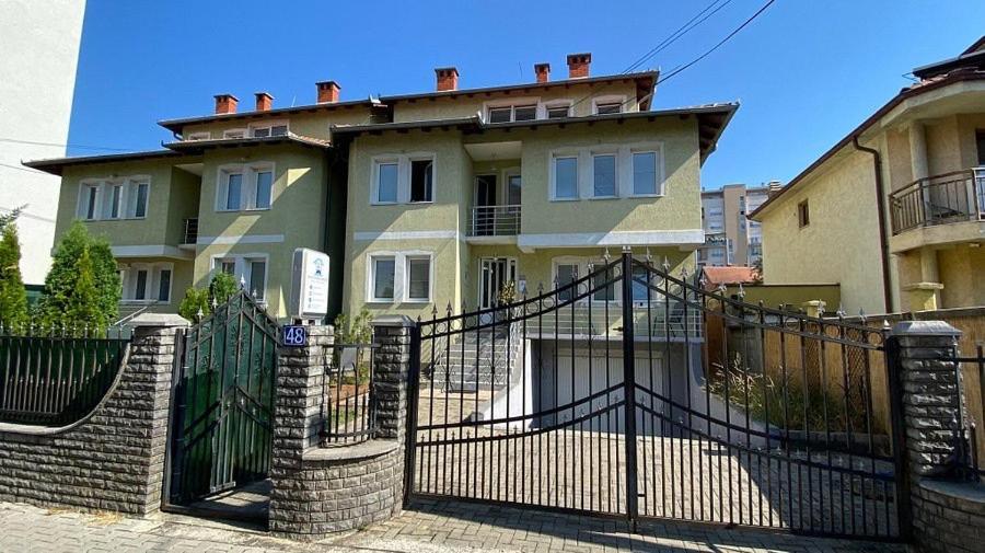 Bus Station Hostel Pristina Exterior foto